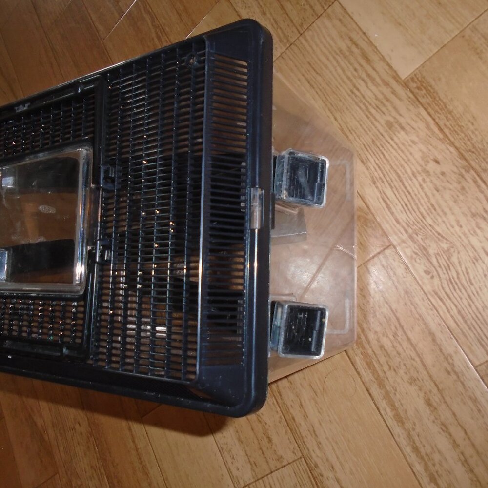 Reptiles Lot1: Medium Exo Terra cave Exo Terra Large Basin & crickets tank